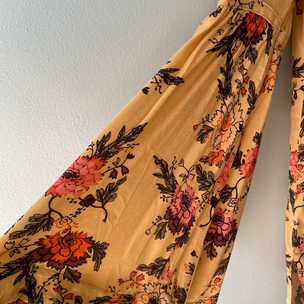 Free People Floral Button V-neck Boho Top with Bell Sleeves Size S - Picture 3 of 8